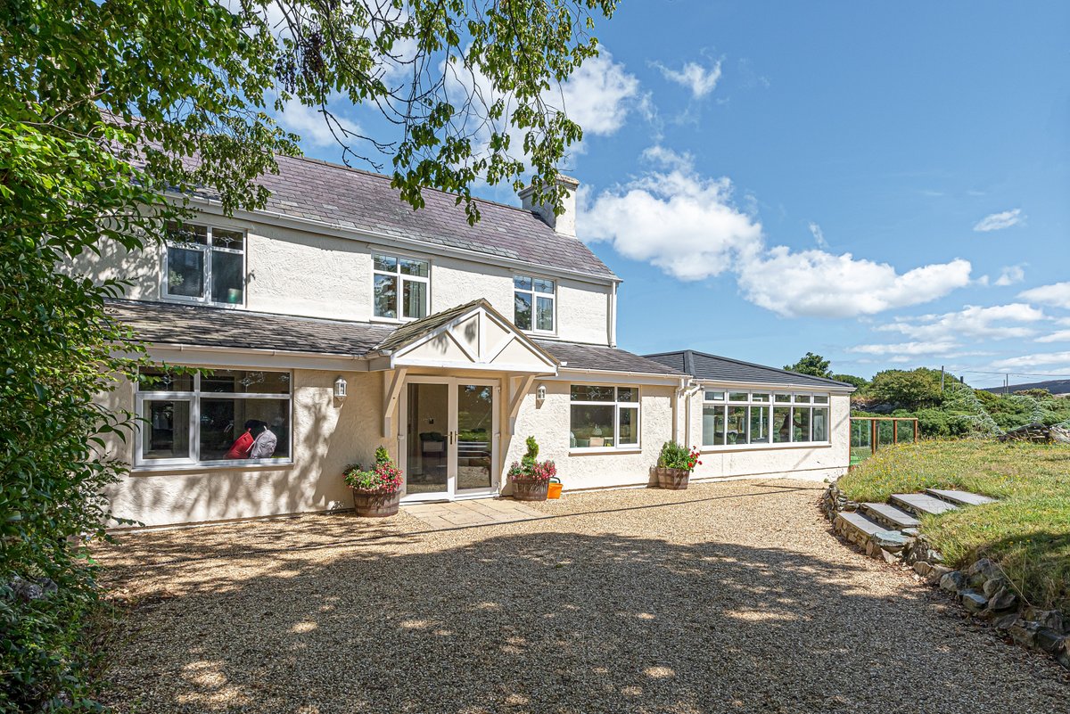 Guardian_W_Roof's tweet photo. Ever struggled with high energy costs for your conservatory? The Gleave family in Wales did, too. But after installing a Guardian Warm Roof, they noticed an 'amazing difference straight away’.
Learn more about their story here: https://t.co/gDti8OkZ3o
#EnergyEfficientRoof https://t.co/TQHyXV7Amv