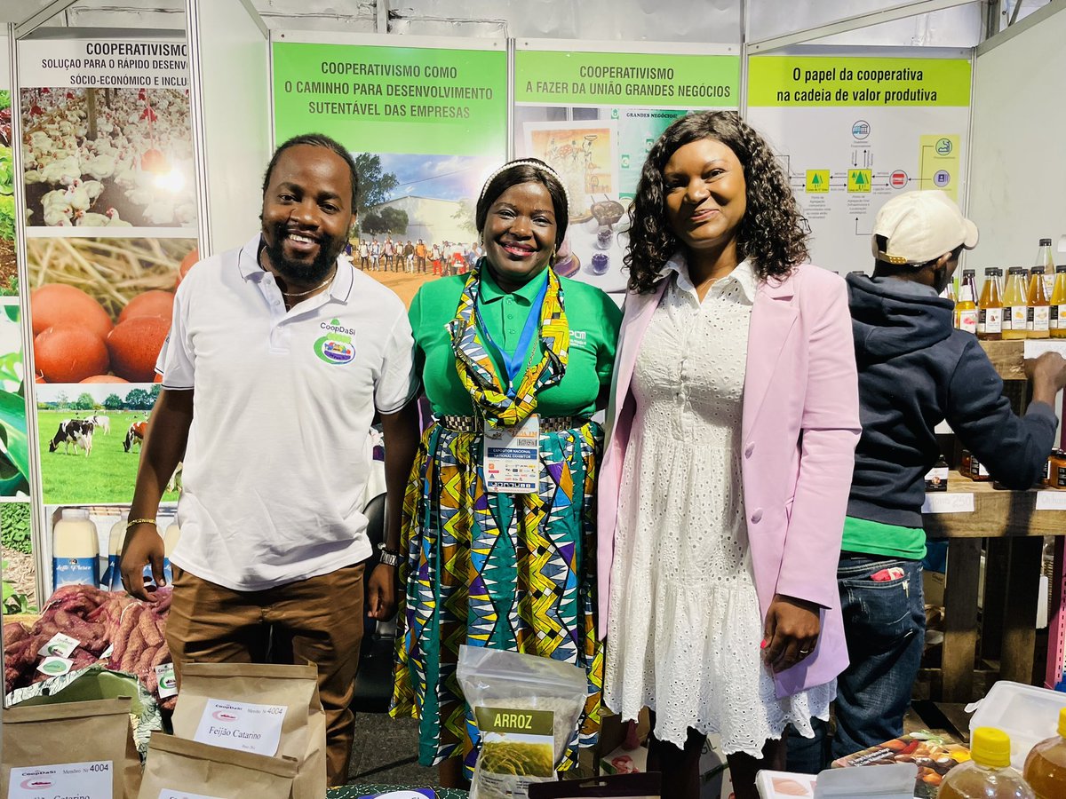 saranichollsCAN's tweet photo. Spent the morning with the fantastic @SOCODEVI team who are shifting perspectives on #coops in #Mozambique and bringing the orange-fleshed sweet potato to market.  #SweetPotatoes are nutritional powerhouses that are creating steady income for women in 🇲🇿. https://t.co/E55p84HH2C