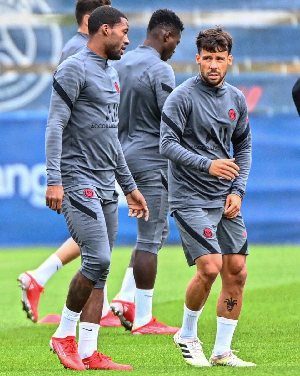 LKSFOOT's tweet photo. 🔴 Juan Bernat et Georgino Wijnaldum vont quitter le PSG 🇫🇷 dans la journée. L’espagnol se dirige vers le Benfica 🇵🇹 et le néerlandais vers Al-Ettifaq 🇸🇦 ⏳✈️ 

@Tanziloic https://t.co/WWLRWgdPNp