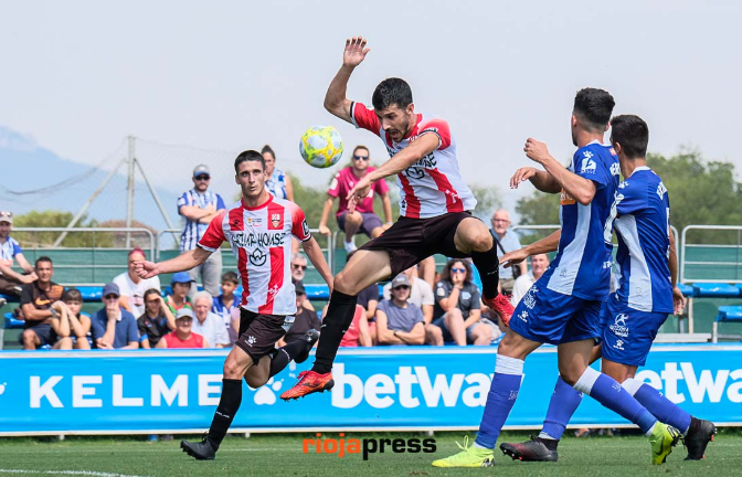 udlog_stats's tweet photo. 🫣 El LOGROÑÉS no gana la PRIMERA JORNADA desde la temporada 2017/2018

🏟️ Fue, precisamente, visitando Lezama, en la única victoria blanquirroja allí

📊 Desde entonces, 4 EMPATES y 1 DERROTA estrenando la COMPETICIÓN LIGUERA https://t.co/Hsta5XDfVu