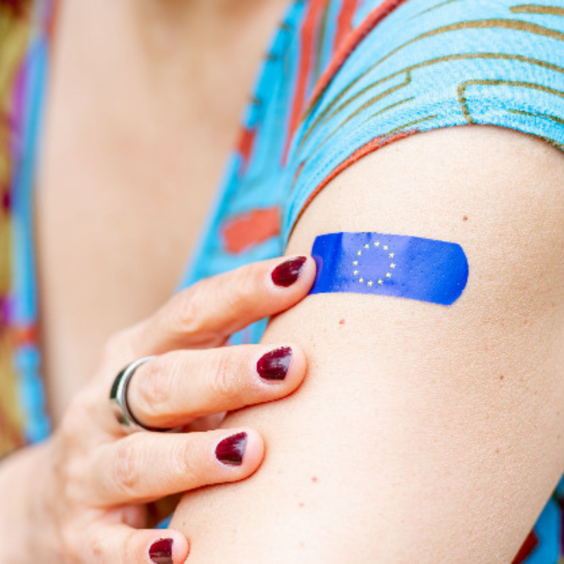 EU_Commission's tweet photo. After a stringent evaluation by the @EMA_News, we've authorised an adapted COVID-19 vaccine to respond to the new variants.

This will allow EU countries to prepare in time for their autumn-winter vaccination campaigns.

#HealthUnion