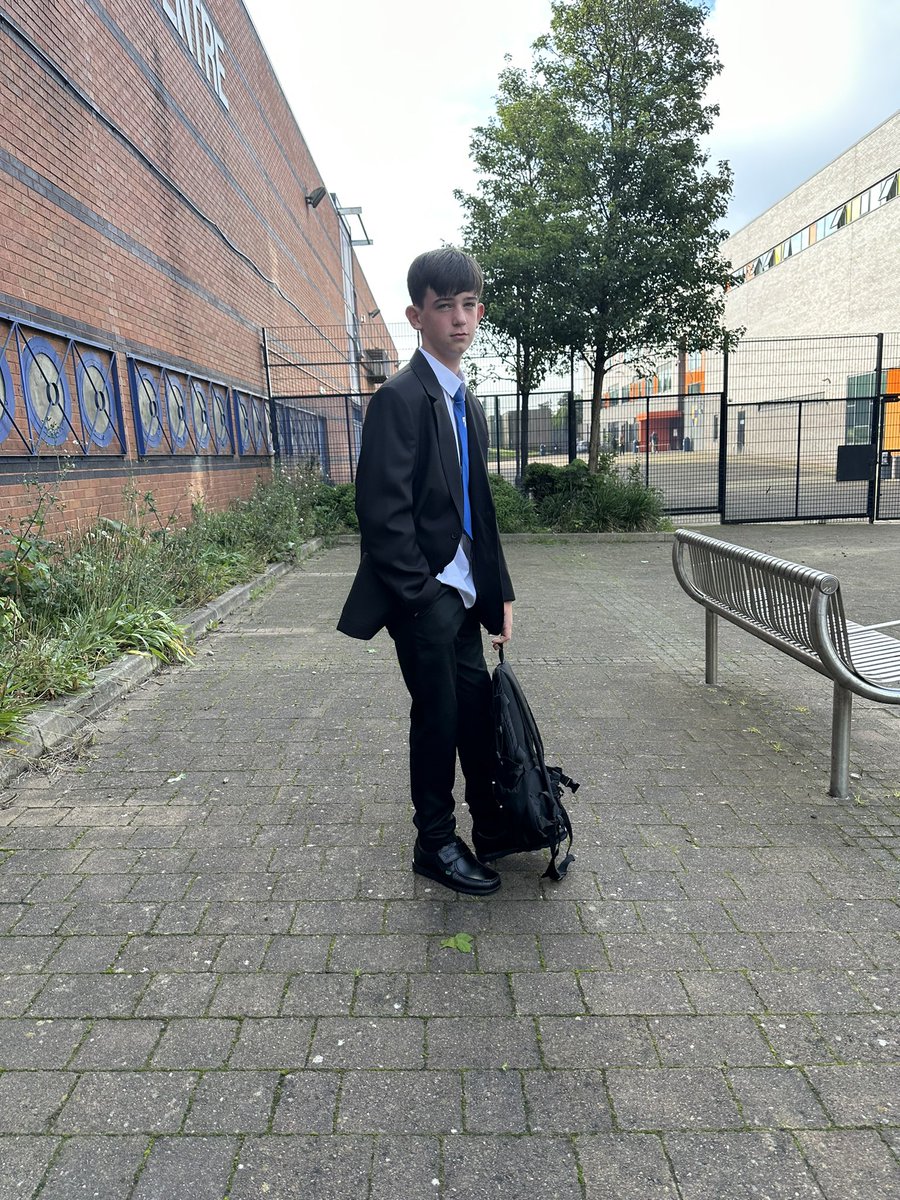 KayleighKnott7's tweet photo. And there he is!! First day of year 7 🥺💙 @roscoeprimary34 @Roscoe_Primary https://t.co/DIZWgwS6lV