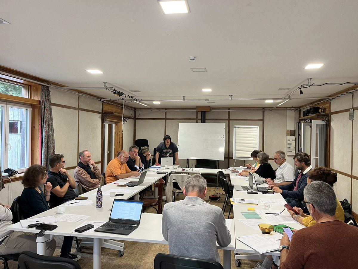 aurelie_meziere's tweet photo. C’est parti pour le séminaire @BRUDED_ à #augan avec tous les administrateurs. Premier travail autour du « comment agir et dialoguer dans un contexte préoccupant et face à des positions de plus en plus radicales » https://t.co/aV1aWDZHxG