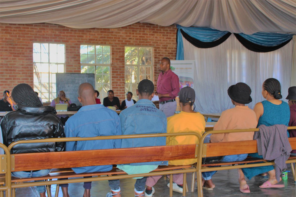 SilveiraHouse64's tweet photo. Bulawayo on entrepreneurship. The training covers Business Idea Generation, Financial Literacy and Business Proposal writing. #empoweredyouths #youth4dev #youths #Nothingforuswithoutus #YouthInGovernance #youthinpeacebuilding https://t.co/YfDh7dzuvB