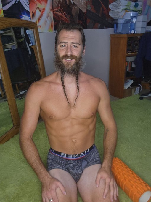 Foam rolling is a great way to help recovering muscles. Have a great Friday. 😁💪 https://t.co/bS3VWjV<a href="/tag/fitness"class="tags"><span>#fitness</span></a><a href="/tag/healthy"class="tags"><span>#healthy</span></a>