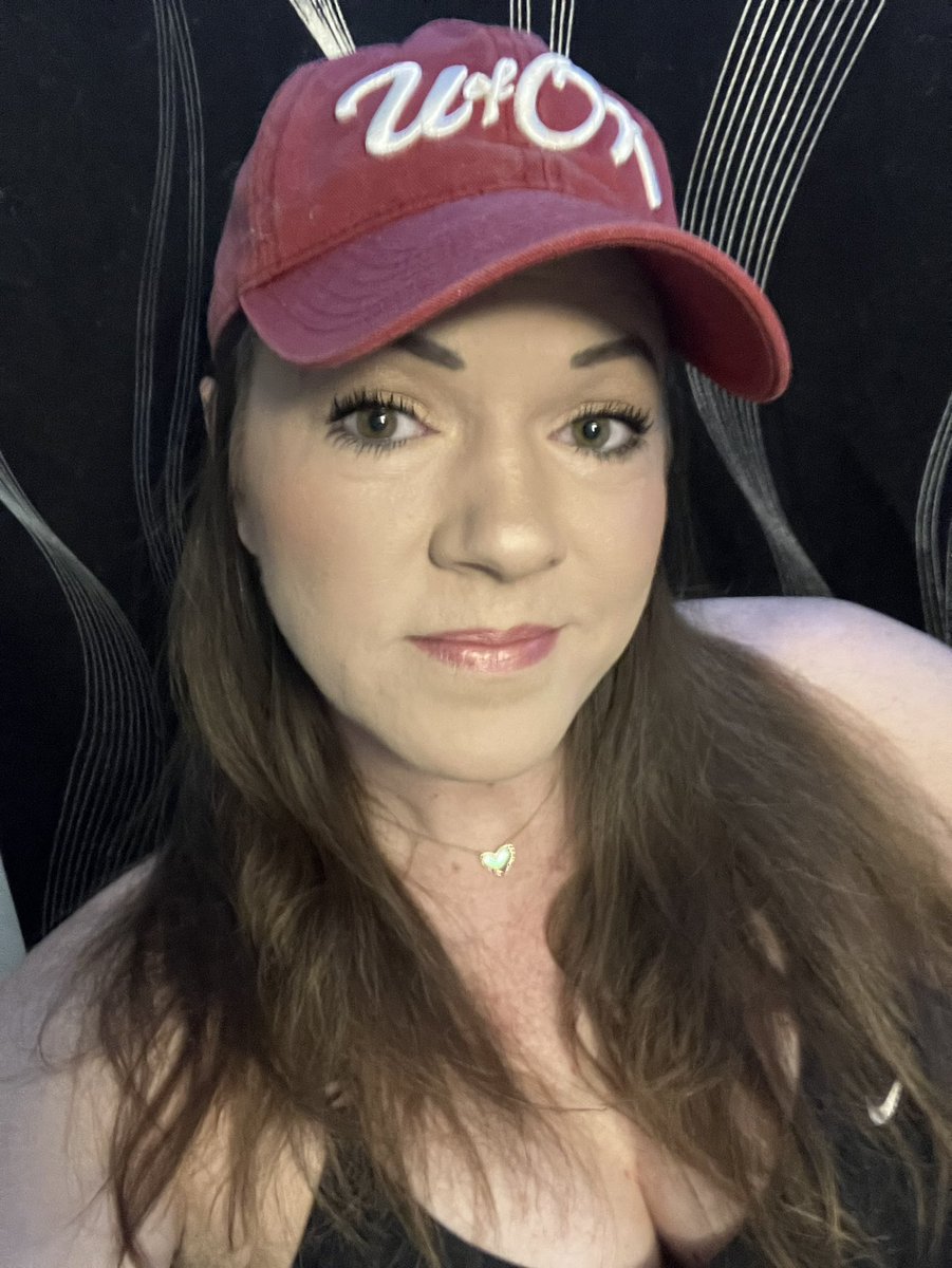 Good morning, giver nation from the LRB ✌🏼cuz I am feelin it on this particular Friday &amp; just maybe enquiring minds wanna see the pic I sent .<a href="/LexandTerry/">Lex & Terry</a> .<a href="/sarahBmorgan/">Sarah B Morgan</a> #BOOMER GODDAMN #SOONER