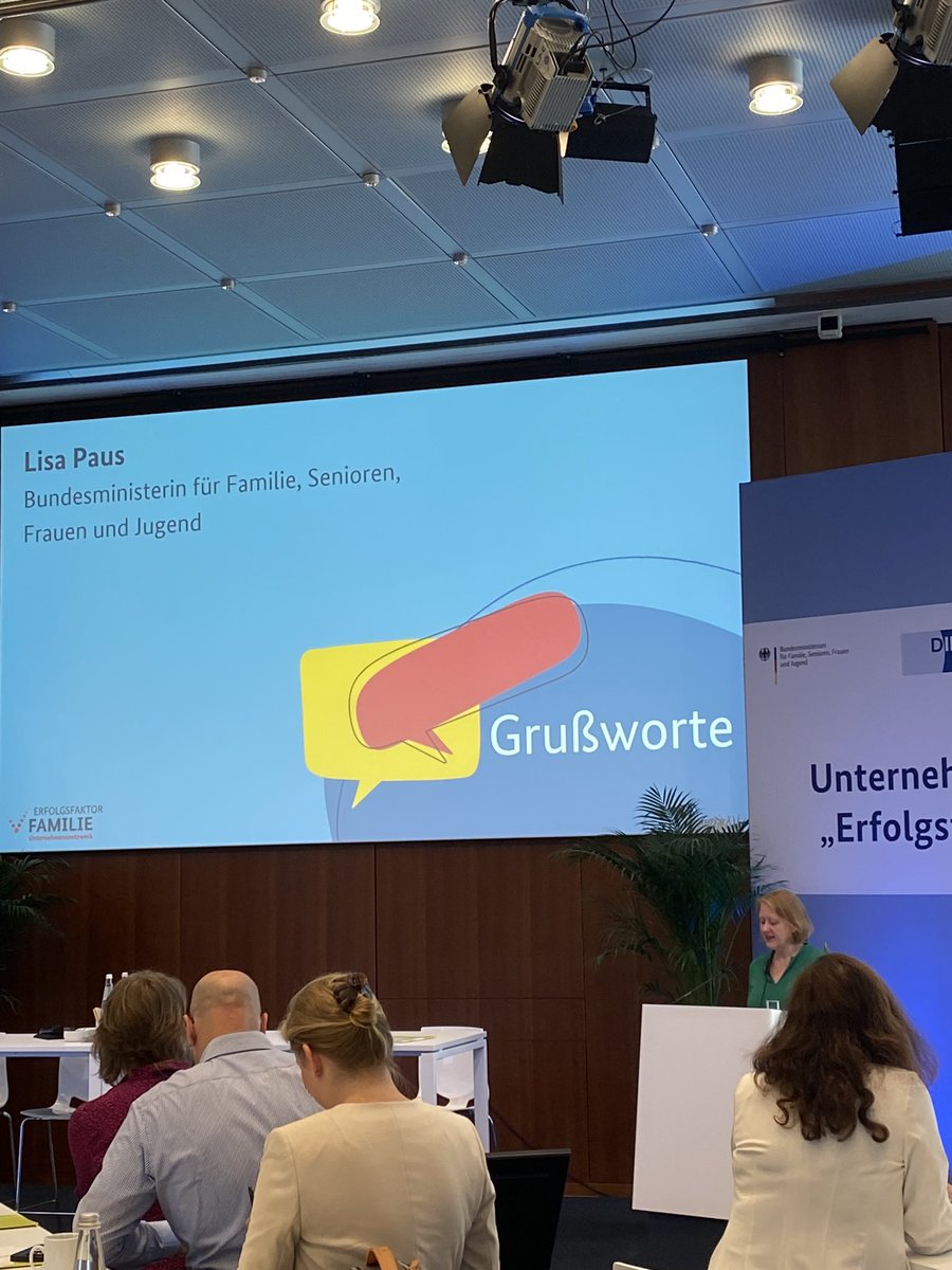 „Familie und Beruf ist eine zentrale Strategie in der Fachkräftesicherung“ sagt <a href="/lisapaus/">Lisa Paus, MdB</a> im Haus der deutschen Wirtschaft auf dem Unternehmertag 2023 der <a href="/ErfolgsfaktorF/">Erfolgsfaktor Familie</a> <a href="/DIHK_News/">DIHK</a> @DieBDA <a href="/dgb_news/">DGB - Deutscher Gewerkschaftsbund</a>