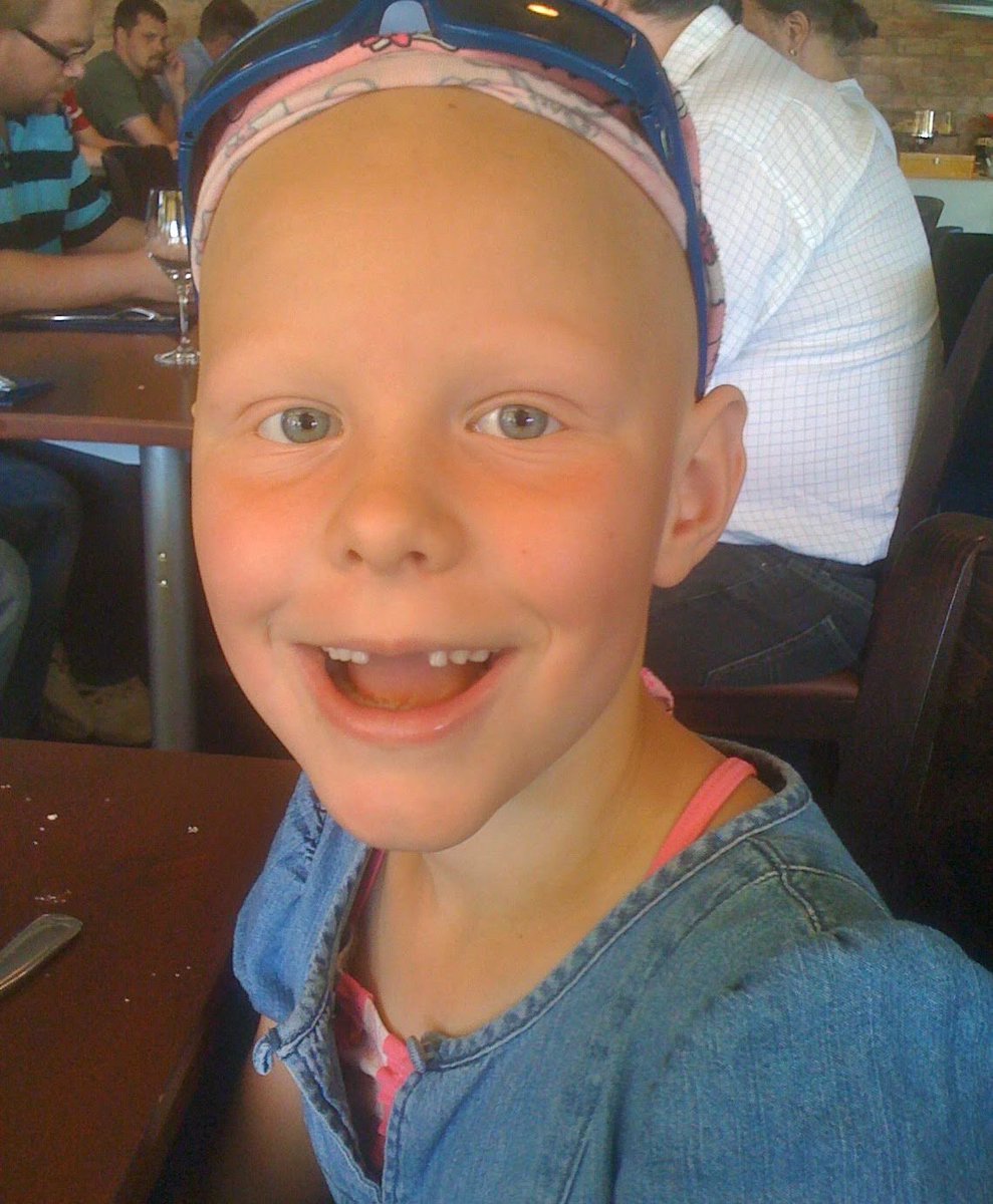 lqnoia's tweet photo. September is alopecia awareness month! <3

For alopecia awareness day I decided to share my story, but
this time I’d rather spread some knowledge about alopecia because it’s so rarely talked about, 

Please read &amp; share this thread, it’d mean alot to me 💙 https://t.co/0SCWxh8GWL