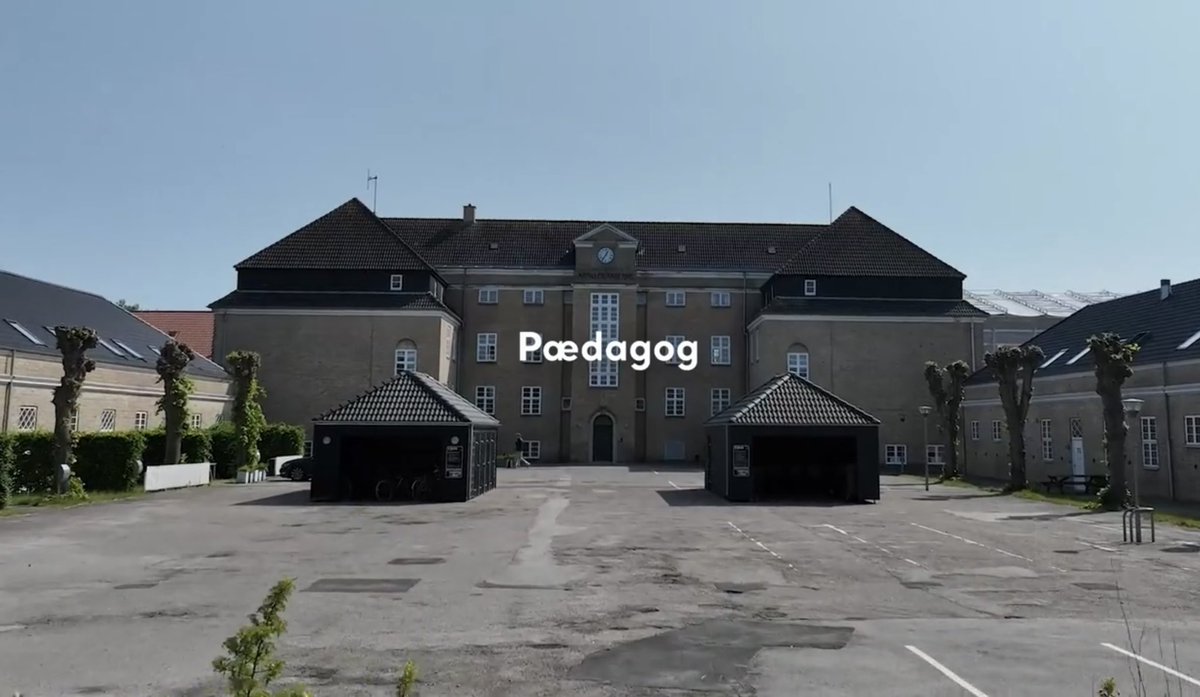 Pædagoguddannelsen i Holbæk slår idag dørene op for 80 nye pædagogstuderende på <a href="/PHabsalon/">Professionshøjskolen Absalon</a>! Jeg vil gerne sige: STORT TILLYKKE 🇩🇰 til alle de nye studerende og hele Nordvestsjælland! 😀👏🏼 🙏🏼<a href="/BUPLFormand/">Elisa Rimpler</a>  <a href="/bupldk/">BUPL</a> <a href="/DanskeProf/">Danske Professionshøjskoler</a> <a href="/CKrzyrosiak/">Christina Krzyrosiak Hansen</a> <a href="/HolbkKommune/">Holbæk Kommune</a>