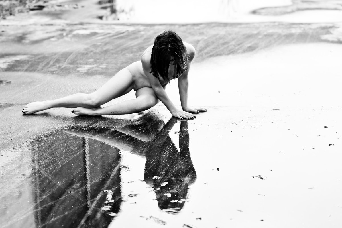 67poses's tweet photo. Loreleï... https://t.co/CCYlIhxUot