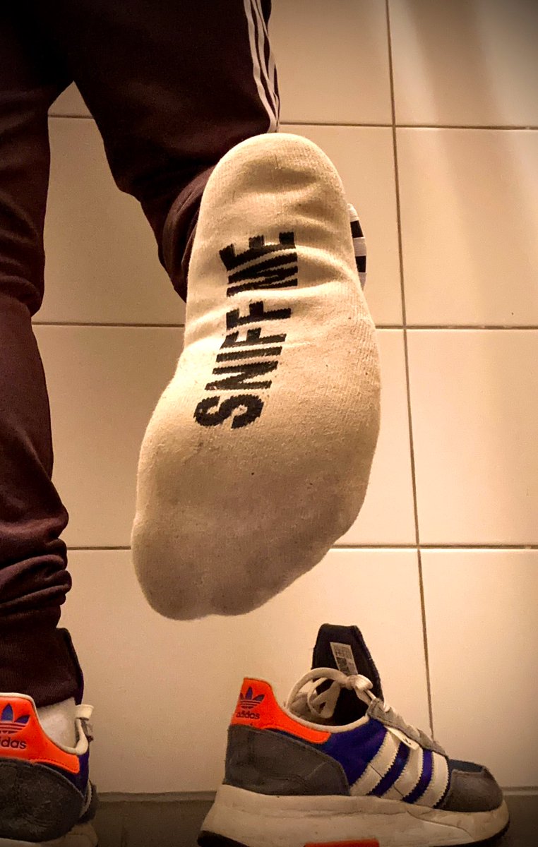 Bigbulgelover66's tweet photo. after gym…. 🐽💨🧦😈 #smellysocks #smellsocks #stinkyjock #dirtysocks #sockensmell #smelly #wetsocks #gymsocks #smell #whitesocks #strongsmell https://t.co/zGfruTVV8D