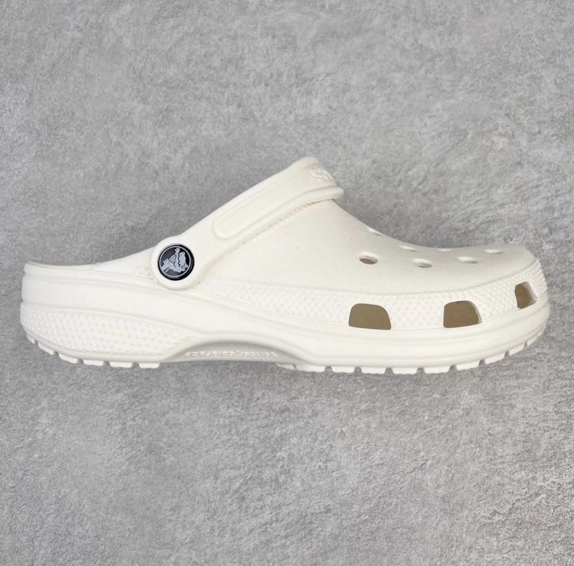 Keedosu's tweet photo. ‼️AVAILABLE NOW FOR PREORDER‼️
Cr•cs Classic Cl•gs 🐊
⚠️₱2,XXX ONLY⚠️
Sizes: 36-46 ❤️

Direct from Factory 🇨🇳
ETA upon ordering 2-3 weeks ✈️
📩PREORDER NOW📩
#hillsidereps #crocs #ua https://t.co/MAvkwqFqcF