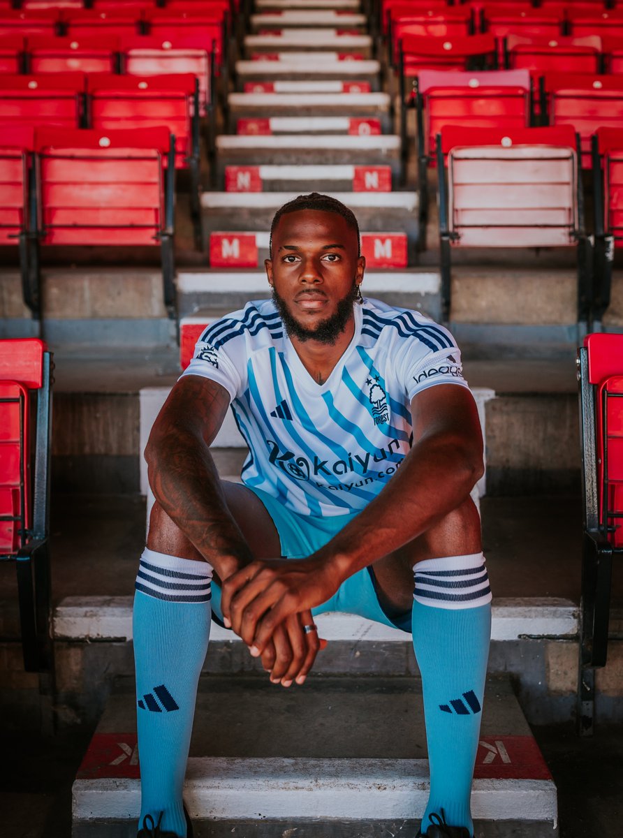 NFFC's tweet image. Welcome to Nottingham, Nuno ❤️

#NFFC | #WelcomeNuno 🇵🇹