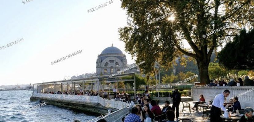 unili79's tweet photo. @onderkayaistan1 Dolmabahçe sarayı cafe önünde duran top değil mi bu? https://t.co/BRXPGKyRYL