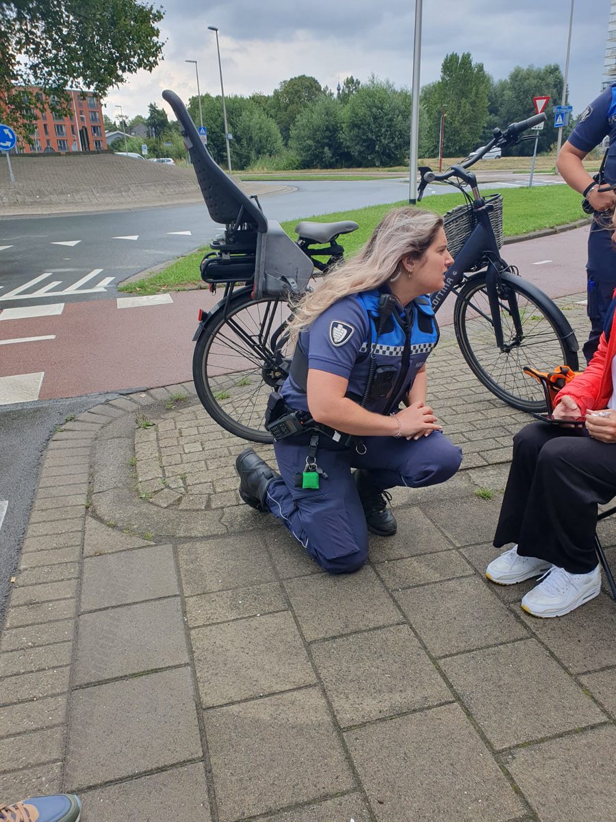 Op dat moment doen wij als eerste een check, om nog ernstiger letsel uit te kunnen sluiten. 

Via onze interne wegen, hebben wij het slachtoffer naar de spoed bij het Langeland-ziekenhuis kunnen brengen. Daar werd het slachtoffer direct geholpen. [3/4]
