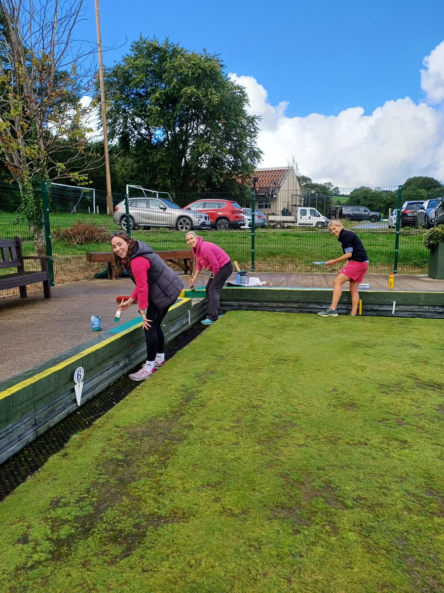 sportpembs's tweet photo. Great to be at Saundersfoot bowling club with the Sport Pembrokeshire team for our community task force day sponsored by @ValeroPembroke @ValeroEnergy
thank you to Stephen Thornton
#communitysport #supportinglocalclubs https://t.co/td5sYxfxtg