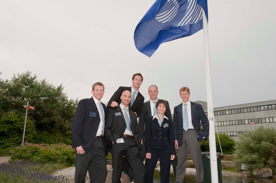 #OTD 1 September 2009, #ESA's 6 new astronauts took up duty at the European Astronaut Centre #EAC.
Here they're attending a press conference at #ESTEC, ahead of their first day at work 
@esaspaceflight

#Shenanigans

@Astro_Andreas 🇩🇰
@astro_luca 🇮🇹
@Thom_astro 🇫🇷
@Astro_Alex 🇩🇪
