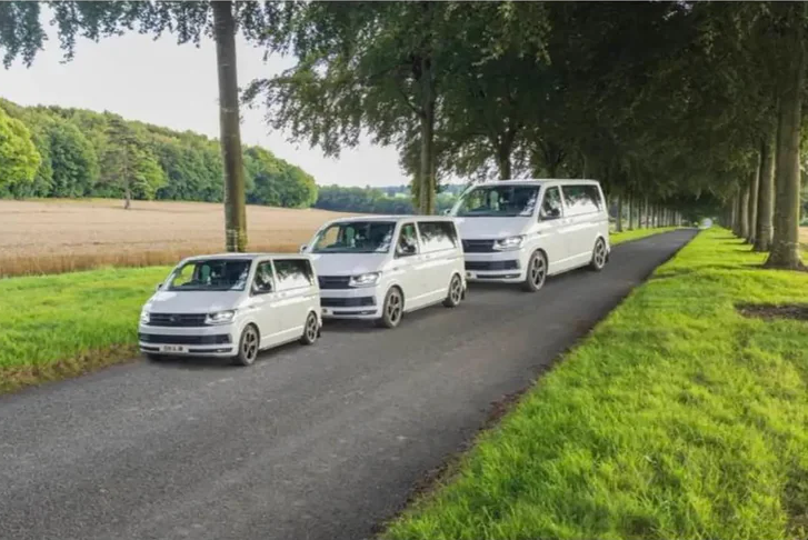 Can you believe all the three vans are the same size?

It's called Ponzo illusion: your mind judges an object's size based on its background

[📷 Andrew Wells Photography]