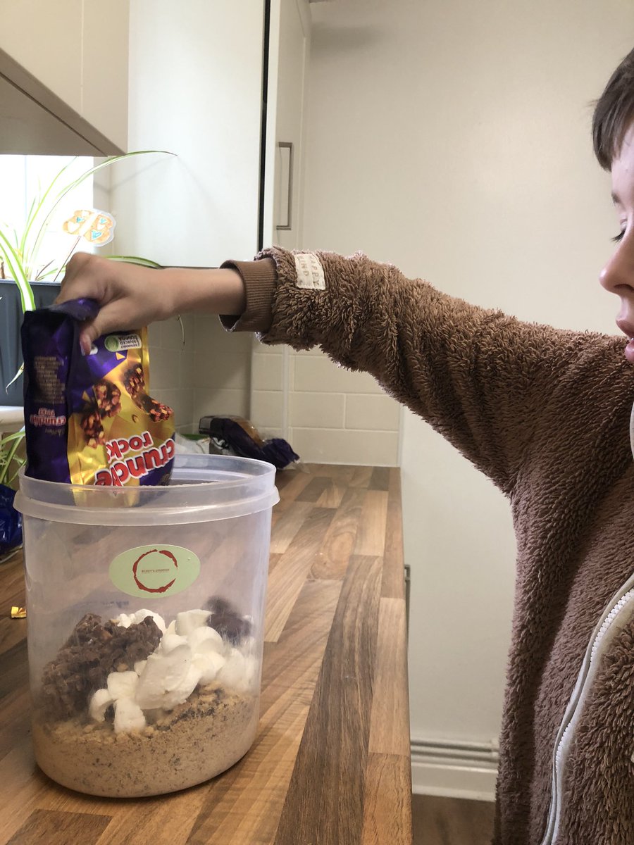 BuddyGoodies's tweet photo. Today we’re making rocky roads for tomorrows match @ThackleyAFC vs @MainMaltby any requests?? ⚽️🧁

We haven’t forgotten you non league pups! Doggy biscuits are next on the agenda 🦴🐾 
@OliviaWoodhead4 https://t.co/YXX1l5g6Yc