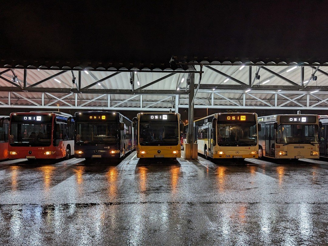 _OSI4_'s tweet image. Ein seltener Anblick... alle aktiven Fahrzeuge auf einen Schlag.

Der hohe Bedarf an SEV im Raum Stutgart über die Sommermonate hat dies erstmals möglich gemacht. Wenn auch nur für wenige Minuten.

Aber wer weiß, ob und wann sich die Gelegenheit für so ein Bild mal wieder ergibt?