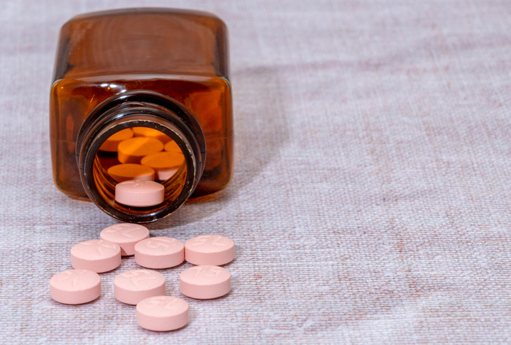 Karolinska Institutet (@karolinskainst) on Twitter photo A study in <a href="/eClinicalMed/">eClinicalMedicine – The Lancet Discovery Science</a> by KI researchers <a href="/jiangwei_sun/">Jiangwei Sun</a> <a href="/ludvigsson/">Jonas Ludvigsson</a> shows that statin treatment is associated with a lower risk of #ColorectalCancer in patients with #UlcerativeColitis and a lower risk of death regardless of cause in patients with #IBD. news.ki.se/statins-linked… A study in <a href="/eClinicalMed/">eClinicalMedicine – The Lancet Discovery Science</a> by KI researchers <a href="/jiangwei_sun/">Jiangwei Sun</a> <a href="/ludvigsson/">Jonas Ludvigsson</a> shows that statin treatment is associated with a lower risk of #ColorectalCancer in patients with #UlcerativeColitis and a lower risk of death regardless of cause in patients with #IBD. news.ki.se/statins-linked…
