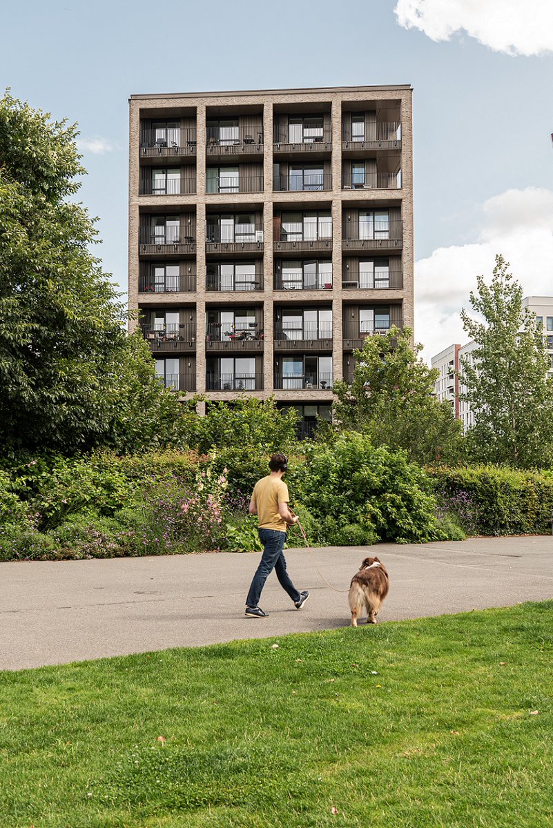 JeffersonSheard's tweet photo. Chobham Manor provides an exciting residential mixed-use scheme on East-London’s Queen Elizabeth Olympic Park. Follow the link to read more about how Jefferson Sheard Architects provided technical design and delivery on the development.
https://t.co/jERC9UWkY2 https://t.co/ig1X5dzq1o