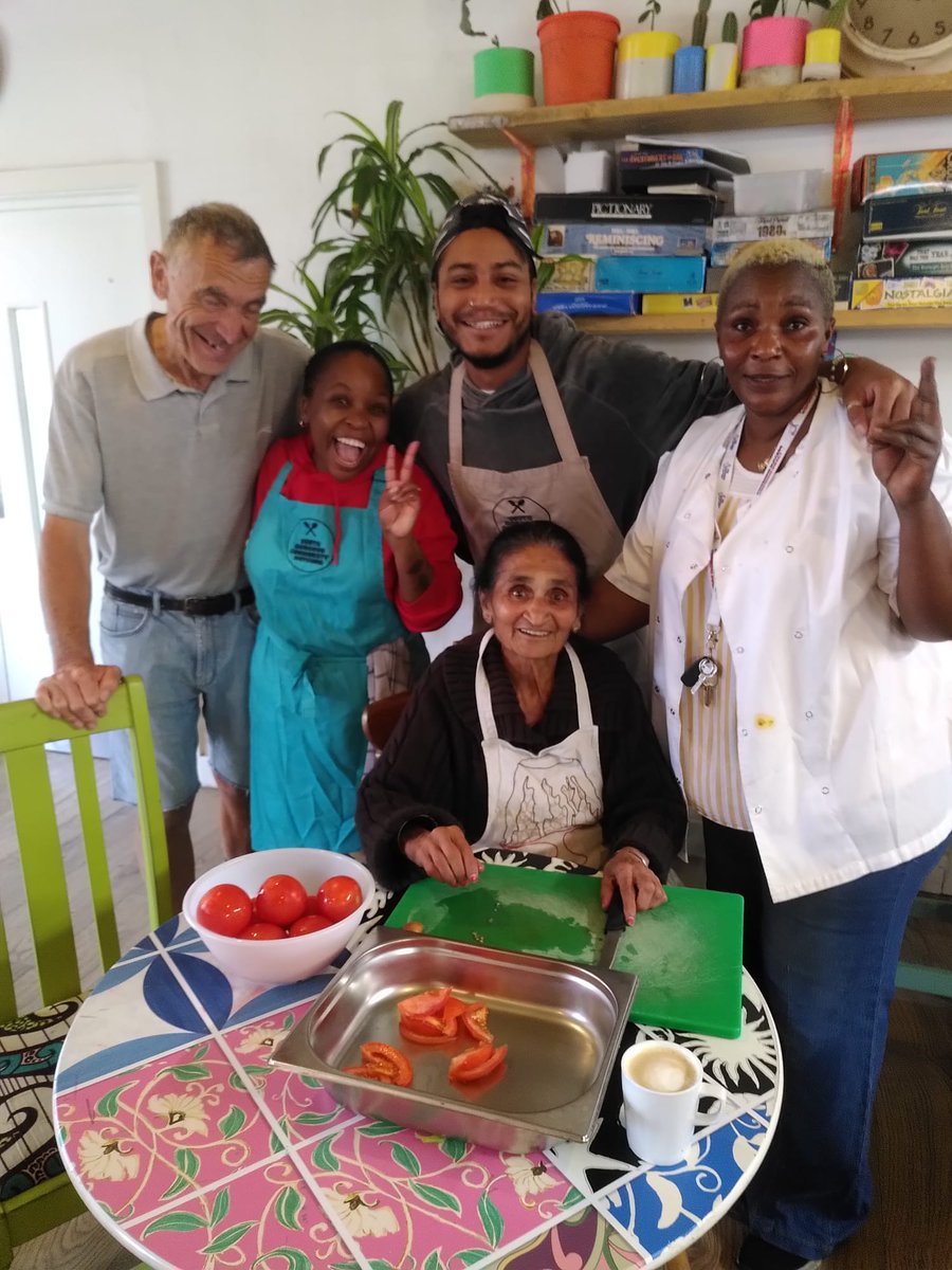 norwoodkitchen's tweet photo. Happy Friday Croydon! #boroughofculture? we got it in bucket loadssss 🥰 today Yaba is cooking up her signature chicken or mixed veg stew served with potatoes and salad 🔥 come join the family #roomforeveryone https://t.co/zTDwen2ZmC