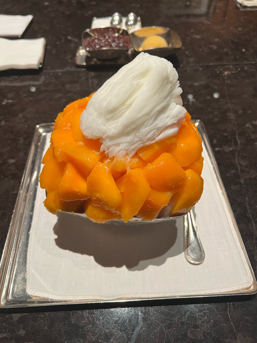 bianboxian0921's tweet photo. @B_hundred_Hyun 왜 팥빙수 대신 망고를 먹어요 https://t.co/5IHXt5pKmQ