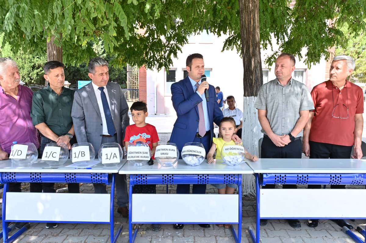 mugla_mem's tweet photo. İLKOKUL 1. SINIF VE ANA SINIFINA BAŞLAYAN ÖĞRENCİLERİMİZİN ŞUBELERİ KURA İLE BELİRLENDİ ✅

2023-2024 Eğitim Öğretim yılında Ana sınıfı eğitimine ve İlkokul 1. sınıfa başlayacak öğrencilerimizin şube ve öğretmenlerini belirleme kuraları çekildi.

@tcmeb @idrisakbiyik @emrecay55 https://t.co/XhQLJvnEQd