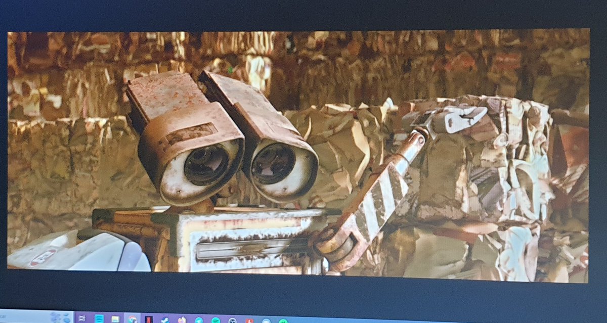 Mai_Twitch's tweet photo. Definitivamente hoy es día de llorar. Me he puesto wall-e de fondo y soy una máquina de lágrimas.
#putaregla #hormonas https://t.co/ek98rDJaBV