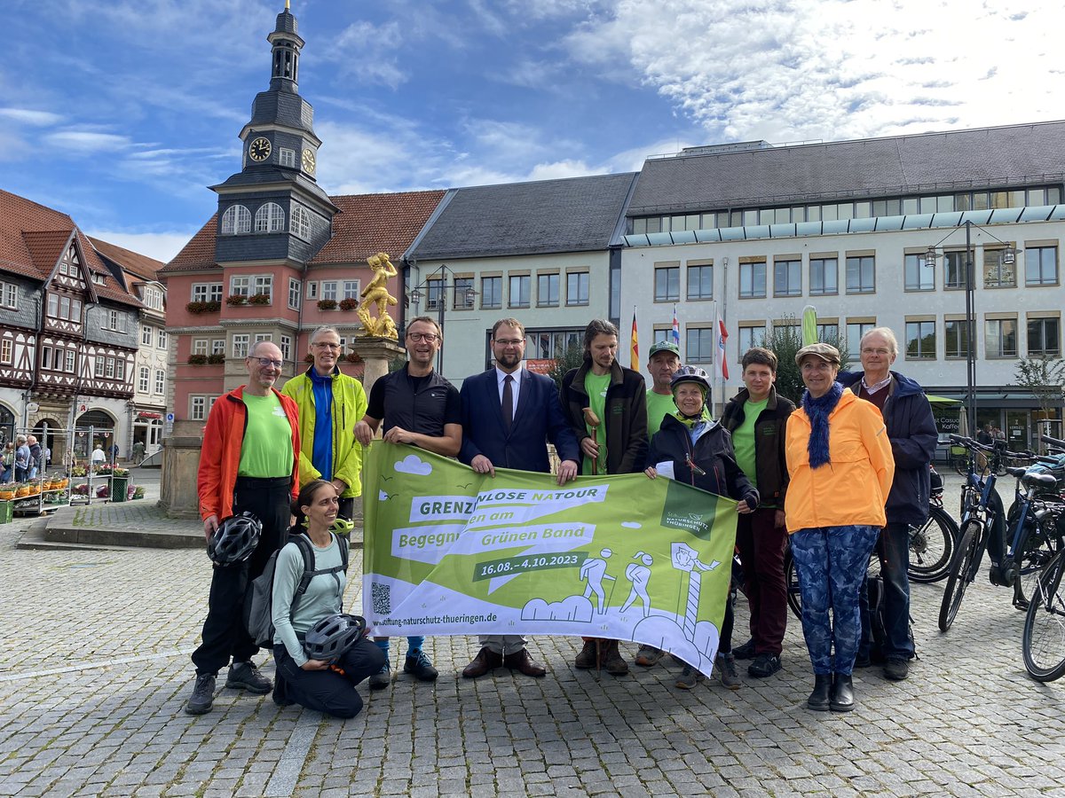 Heute unterwegs zur #GrenzenloseNaTour entlang des Werra-Radweges, auf Teilen des #IronCurtainTrail. Start auf dem Marktplatz in Eisenach. 🚴 <a href="/denispeisker/">Denis Peisker</a>