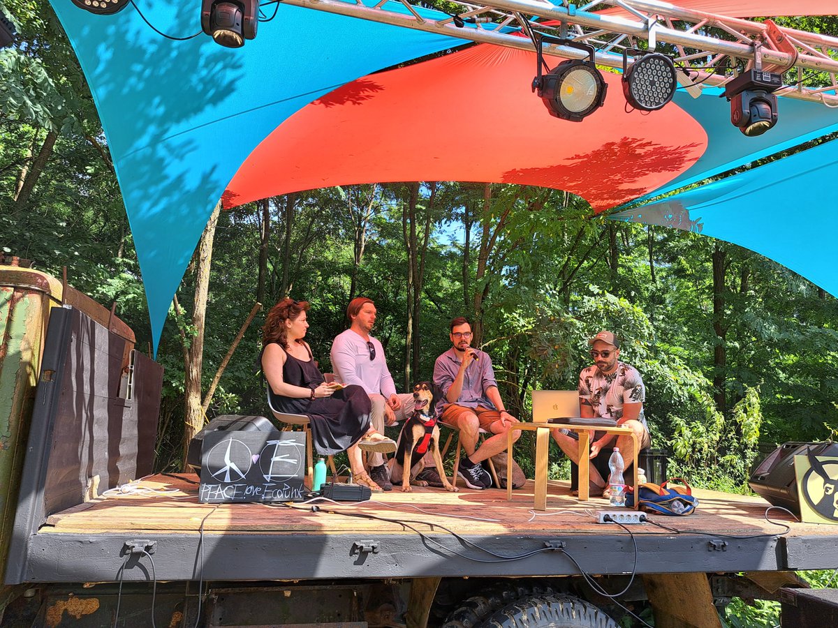 Pol_SolutionsHU's tweet photo. 🌳EcoPunk, the 🇭🇺climate &amp; environment festival, hosted a panel discussion last week on the 'Talking Green in Hungary' study by @Pol_SolutionsHU and @FEPS_Europe. Our researcher @SzasziAron spoke about how to develop effective #GreenCommunication. Thank you for the opportunity! https://t.co/cGPiRjt5x1