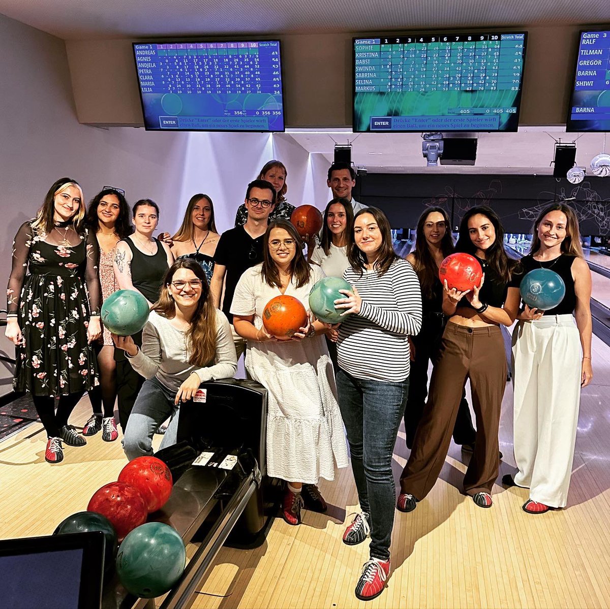 BuzzValue's tweet photo. Ausgelassene Stimmung, Bowling-Contest 🎳 und leckeres Essen 🍽️ So lässt sich das gestrige #BuzzValue-Sommerfest in diesem Jahr beschreiben ☀️
Wir freuen uns schon sehr auf unser nächstes #TeamBuzzValue-Event! 💙 https://t.co/8Mnn8Gd7bY