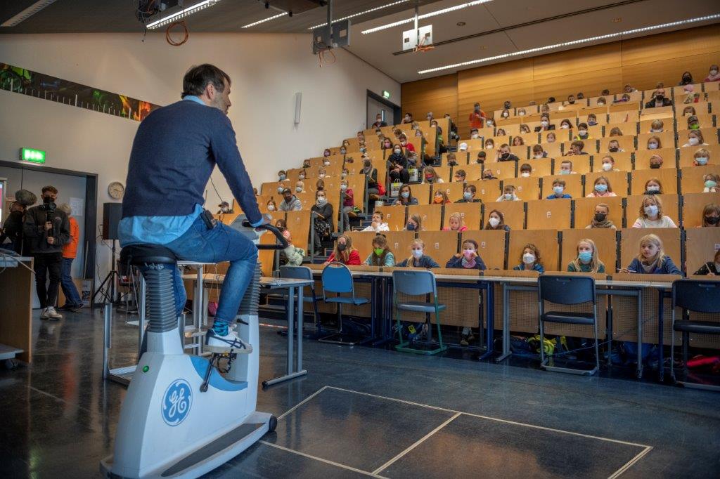Auch wenn der Campus etwas leerer scheint als sonst, hat der Veranstaltungskalender für alle Interessierten durchaus etwas zu bieten. Ein Thread:
1/8