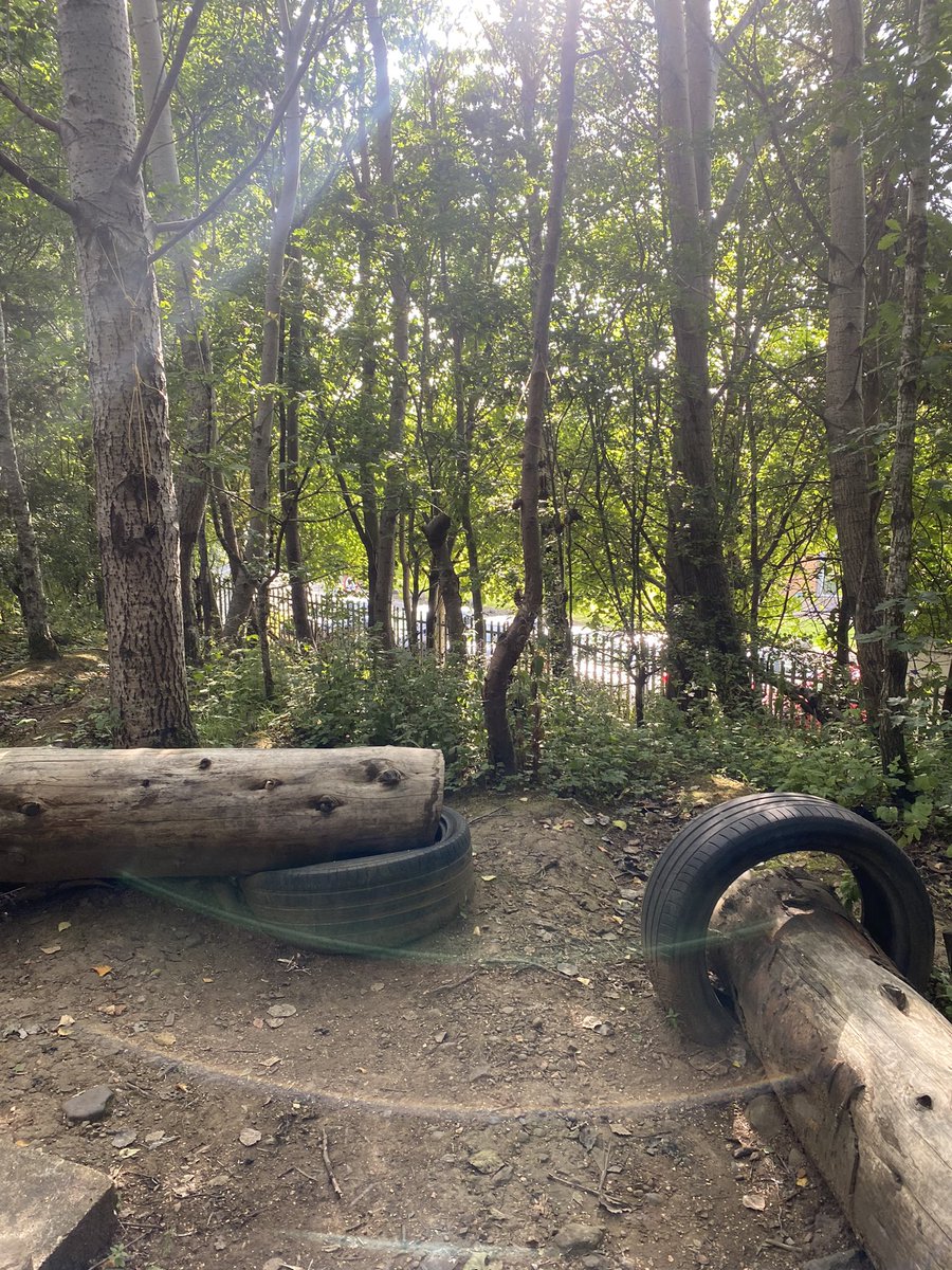 ClairDuncan12's tweet photo. HNC CP groups on week 1 were out in the forest classroom risk assessing and discussing risk enablement as part of their Health, well-being and Safeguarding unit ⛔️❌✔️🌲🌿  @WestLoCollege @AnnCockburn https://t.co/ociROv2TzW