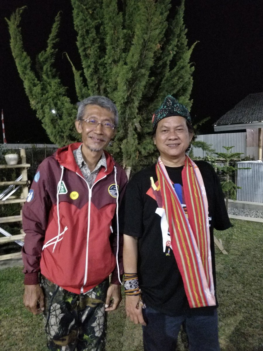 KoHadCoffee's tweet photo. Sukses Acaranya bantu mensponsori kegiatan temu muka dan wawancara langsung dng bpk Gol A Gong di pertemuan Merdeka Berkreasi di Pasirjambu, kab.Bandung.
https://t.co/h33jI2flD3 https://t.co/9AQqvr1Uvc