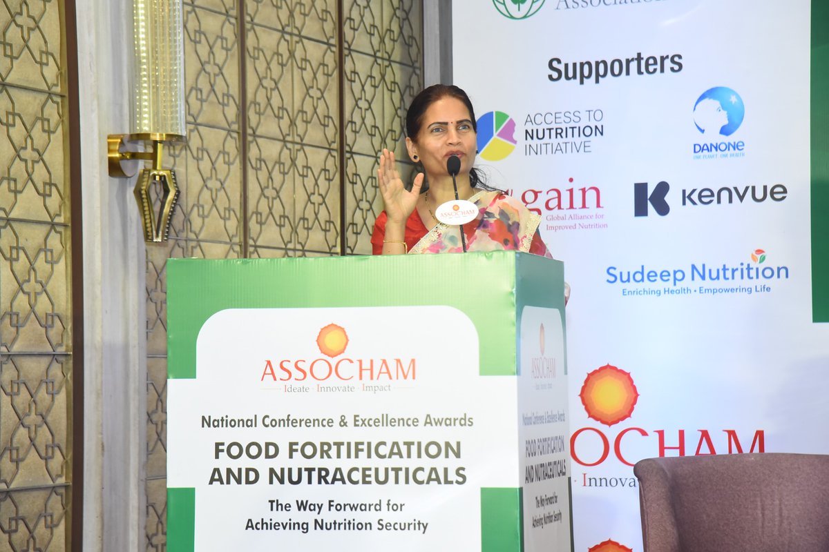 ASSOCHAM4India's tweet photo. Dr. Bharti Pravin Pawar, Hon’ble Minister of State, Ministry of Health & Family Welfare, Government of India, delivered a compelling address at the National Conference & Excellence Awards Food Fortification and Nutraceuticals: The Way Forward for Achieving Nutrition Security hosted by #ASSOCHAM in #Mumbai. In her address, she highlighted the following key points: 

🥕Fortification standards have led to a healthier and more nutritious food supply in #India 
🥕Emphasized the impact of #technology on our lives, she stressed the need to balance digital distractions and value nutrition to maintain a #HealthyLifestyle. 🧘‍♀️
🥕#DigitalDetoxification has become a necessity to maintain focus and mental well-being 
🥕 Eating right is not just a slogan but a way of life that we must embrace 🥗🥬
🥕By enhancing nutrient content in commonly consumed foods can  impact the health 
🥕Underlined the nutritional benefits of millets and their potential to improve the health as we celebrate #InternationalYearofMillets ✨

@g20org, @MOFPI_GOI, @PashupatiParas, @prahladspatel, @MoHFW_INDIA, @mansukhmandviya, @DrBharatippawar, @Hexagonutrition, @ATCGROUPINDIA1, @midc_india, @fda_maharashtra, @fssaiindia, @iResurgentIndia, @afsti1, @worldfoodindia , @FarmtoForkSolu1, @GAINalliance, @cmamassociation, @kenvue

#FoodFortification #Nutrition #Nutraceuticals #NationalConference #ExcellenceAwards #GovernmentofIndia #GOI