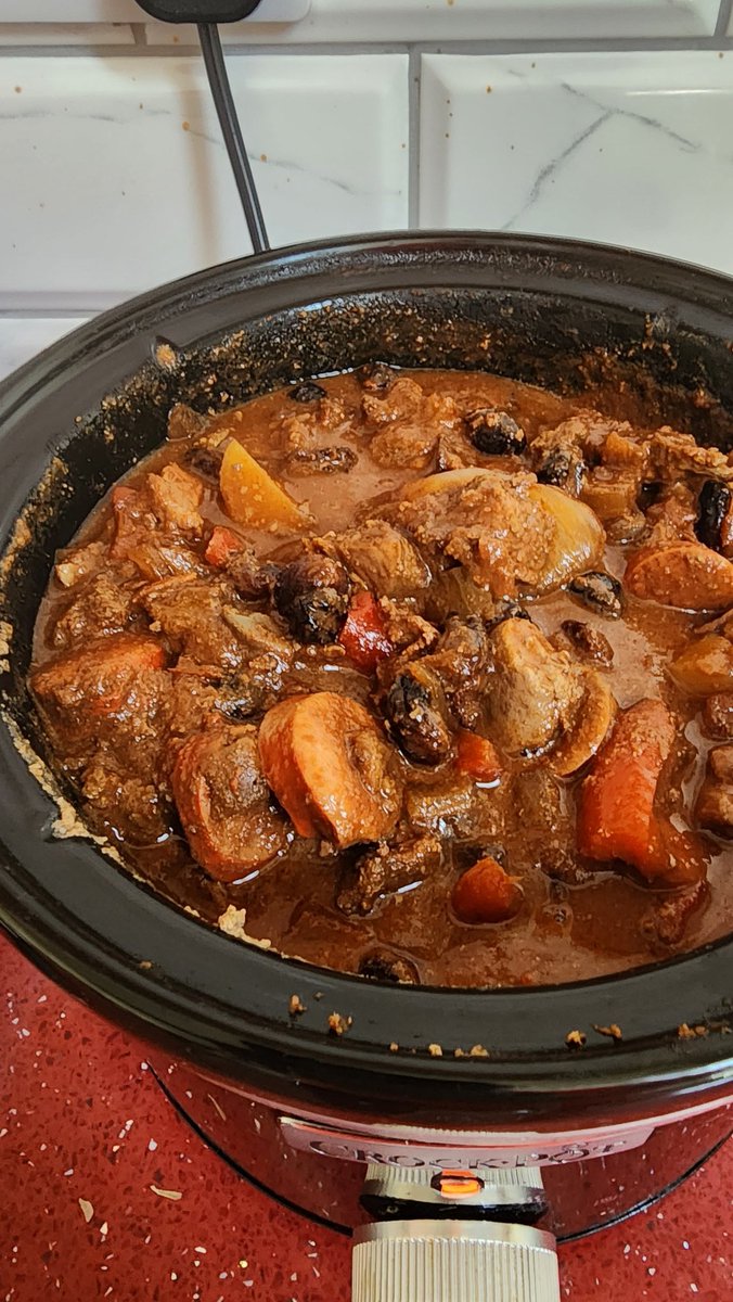 Philippine history in a pot... Beef Menudo with liver tomato 300 years of Spanish history introduced menudo.. Americans influenced the Red hotdogs... The hungry in my makes sure to add raisins