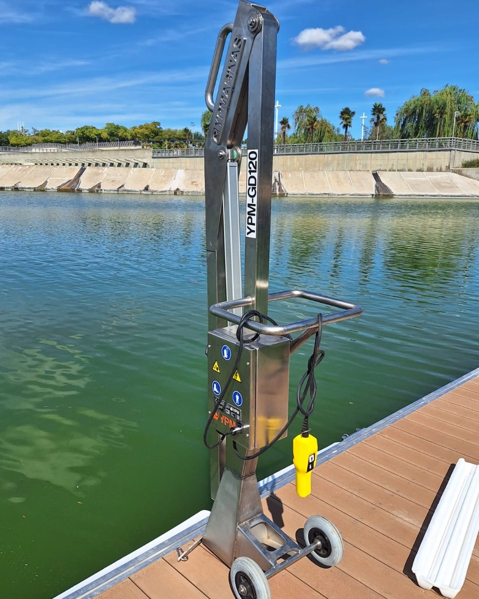 We are excited to share our latest project for the Federación Madrileña de Piragüismo. 💙 We have worked side by side with the client to make a jetty accessible for people with reduced mobility in the Parque Juan Carlos I in Madrid. 🏞️