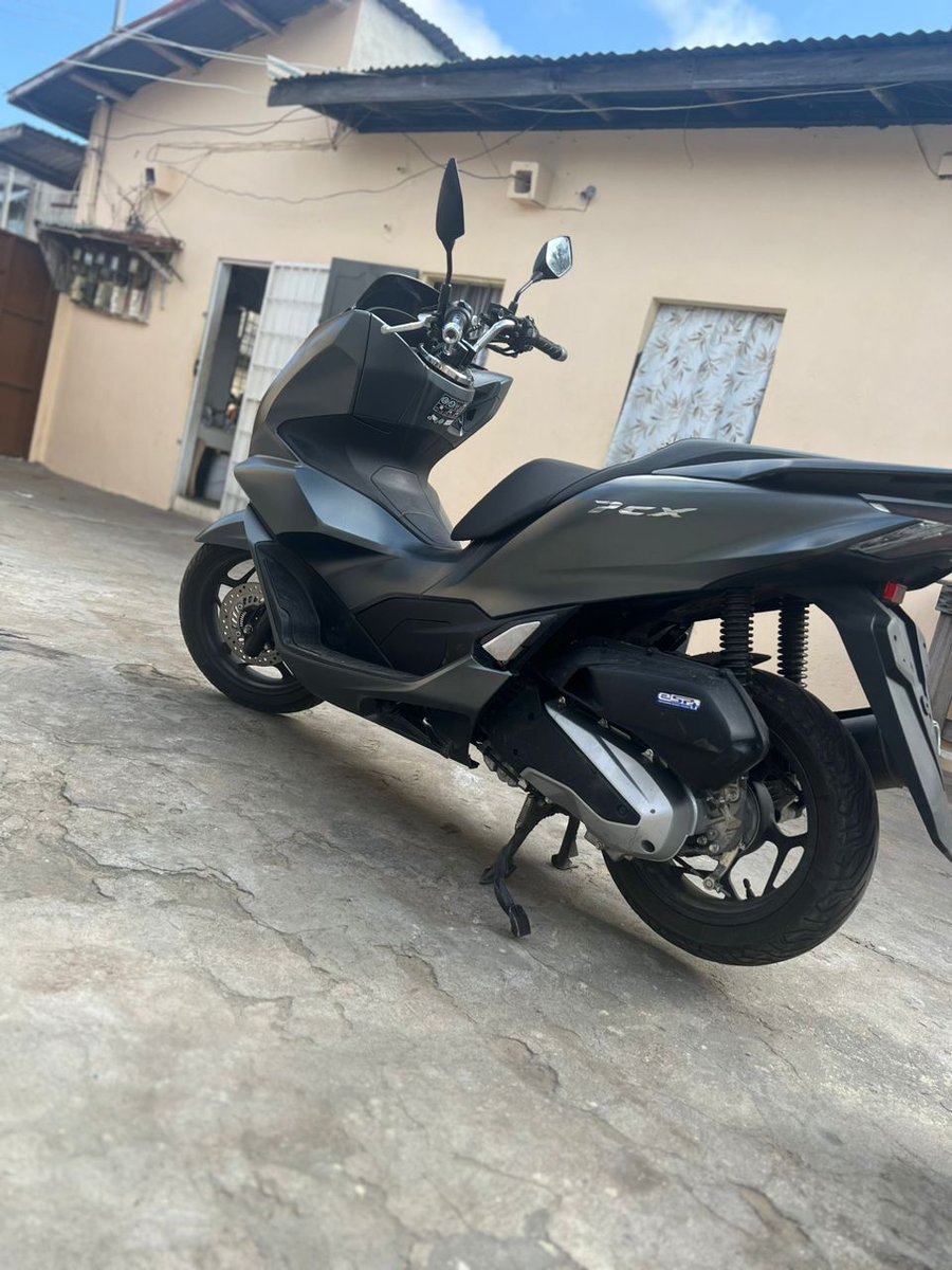 SandrieCocou's tweet photo. *Moto HONDA PCX Vert sombre,  Année 2021-2022 Démarrage keyless Moteur jamais touché  Papier à jour avec douane,Venu disponible*2milliom500 à débattre
*Moto  HONDA PCX Noir  Année 2021-2022*, keyless, venu de France avril 2023; Tout papier à jour,douane à jour, 2million300 à deb https://t.co/PSgUXGsEnF