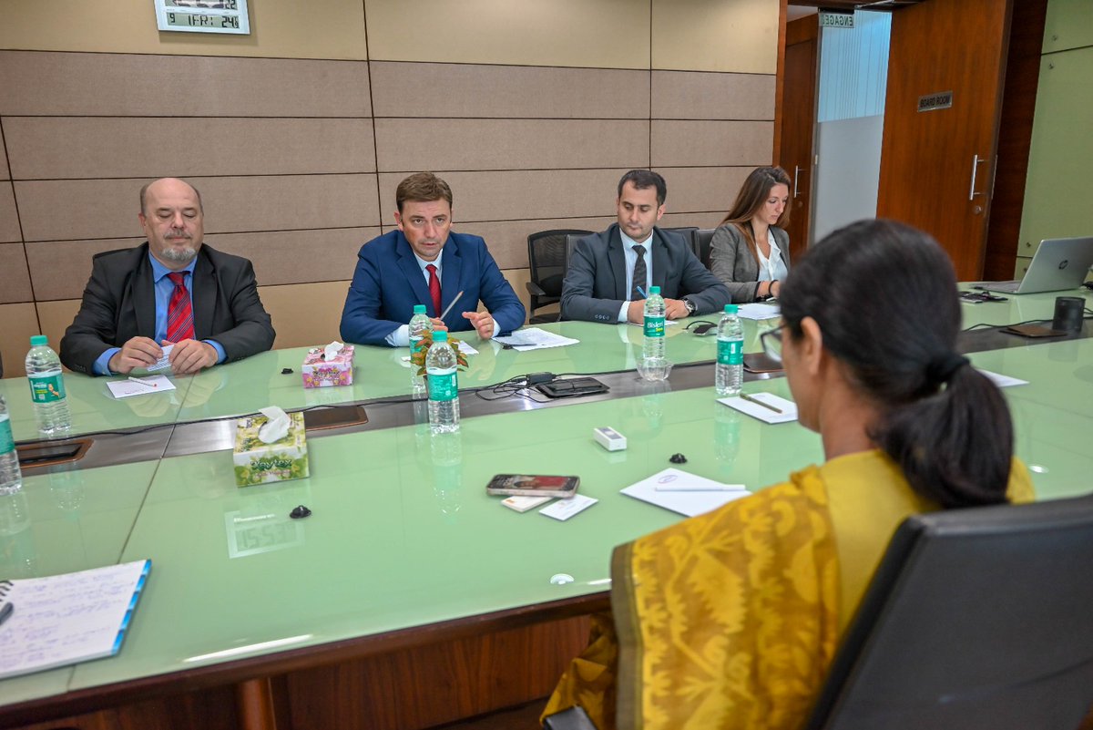 Bujar_O's tweet photo. W/ President of West Bengal Global Investment Summit, Vandana #Yadava
#WBGIS as another platform for promoting 🇲🇰 favorable business climate for foreign investors in this part of the world and business networking between companies from #NorthMacedonia & #Asia https://t.co/drOCthZiVk