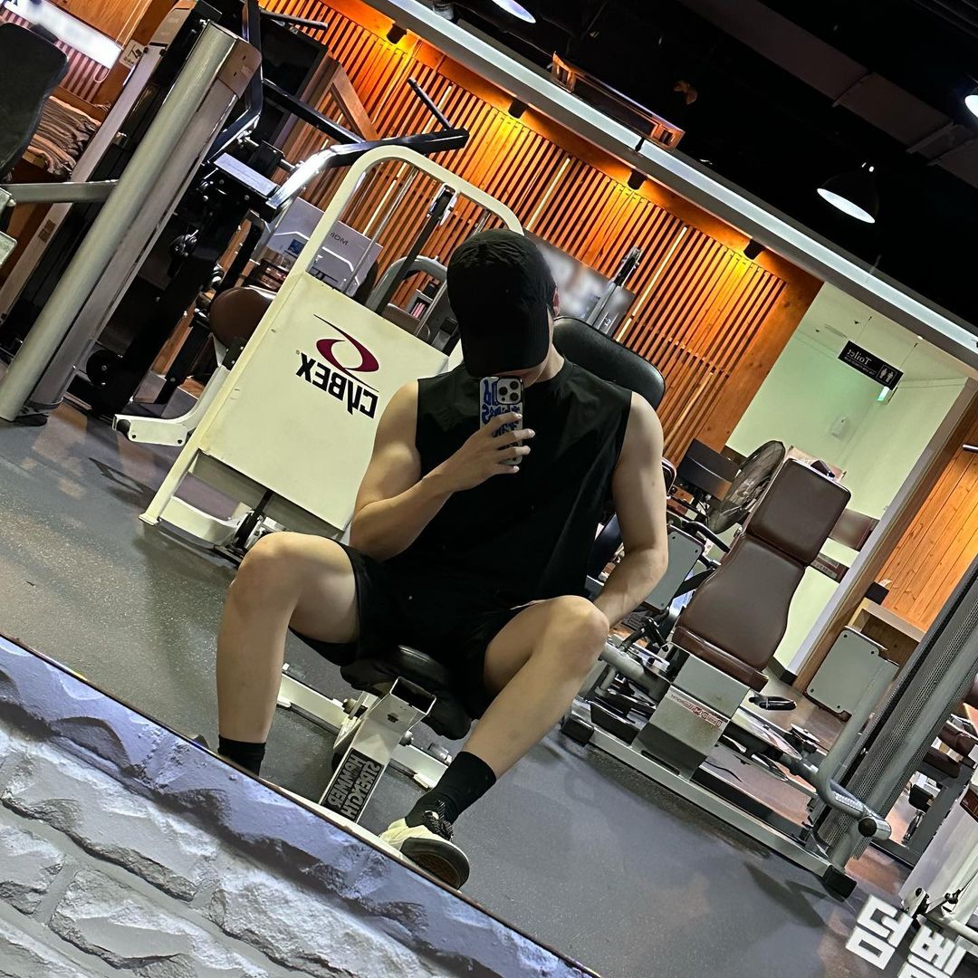 JAEYUNBR's tweet photo. 📸 #YUNSTAGRAM | Atualização do #JAEYUN em seu Instagram de rotina (@/daily_jaeng) 💕

"23.08.28 
Dia de ombros!" https://t.co/FSZ8fZxVTj