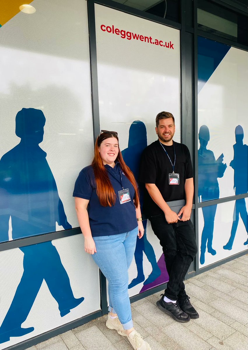 We’re @coleggwent in Cwmbran today with the @aneurinbevanuhb engagement team, letting students know about our #ChatHealth text service for 11-19 year olds! 07312 263262 is the number to share for confidential support and advice!