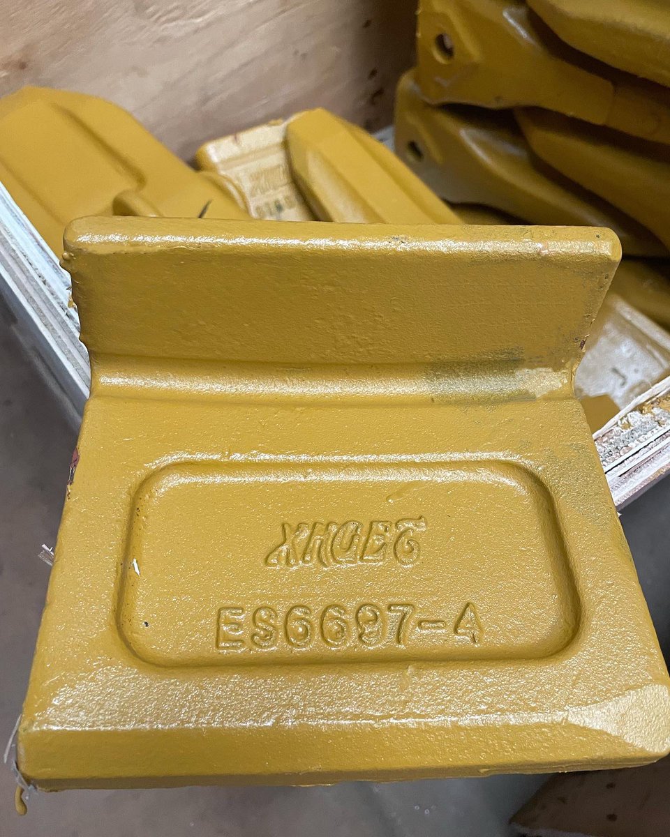Yoki0907's tweet photo. We produce all kinds of heels shroud and protectors, welcome your inquiry WhatsApp/WeChat/Zalo/line +8618279588875. #heels #FPS #buckettips #dientes #excavatorspareparts #excavation #groundengagingtools #ripperteeth #mining #maquinaria #excavadoras #toothpoint #caterpillar #xhget https://t.co/5OifTKlWuV