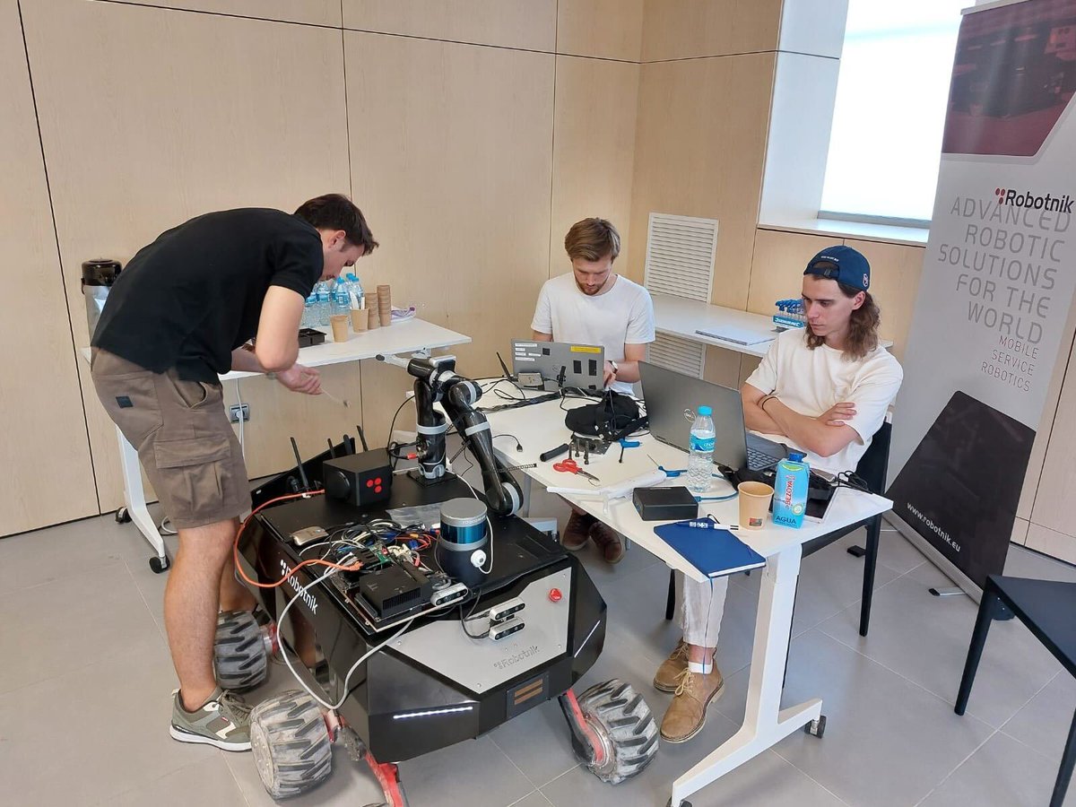 EU_intrepid's tweet photo. 🏁 The integration session week ends today!
The last few days were focusing, among other things, on #UGV, #UAV and collaborating scan.
We are now ready for the next step : the Pilot 3.
⏱️ It will start on 18 September. #StayTuned!
#Pilot3 #RealLifeTest https://t.co/vl5ihc30Ks