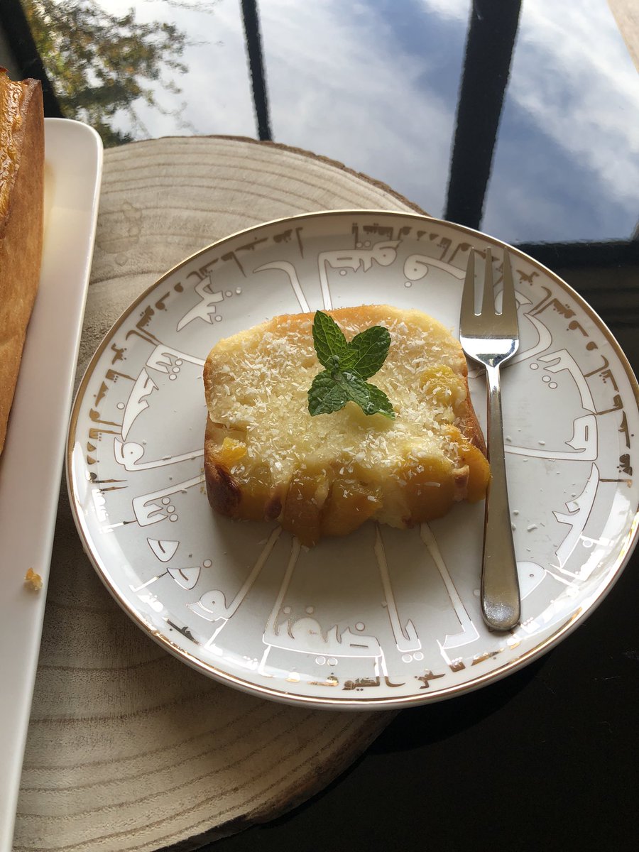Lemon Mango upside down cake 🥭🍰🍋🍰 #mangocake #lemonmangocake #moist #homebake #bakingisfun #superyummy #instacakes #fruitcake #cakephotographyandstyling #dessert #forcakelovers