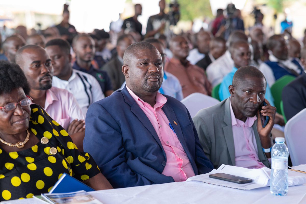 DorahNellyK's tweet photo. . @UDB_Official pointed out 3 key priority areas for them to focus on to achieve vision 2040.These are;building sustainable agro food systems,industries and sustainable services systems to facilitate investment and growth at all levels.#BusogaInvestmentForum #UDBInBusoga https://t.co/9vNTW2m2io