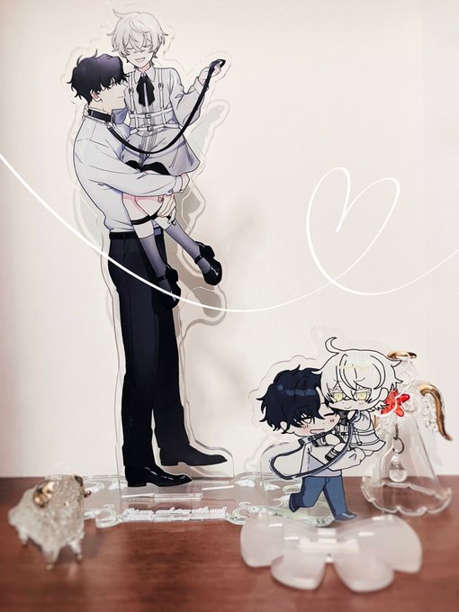 「carrying person white hair」 illustration images(Latest)