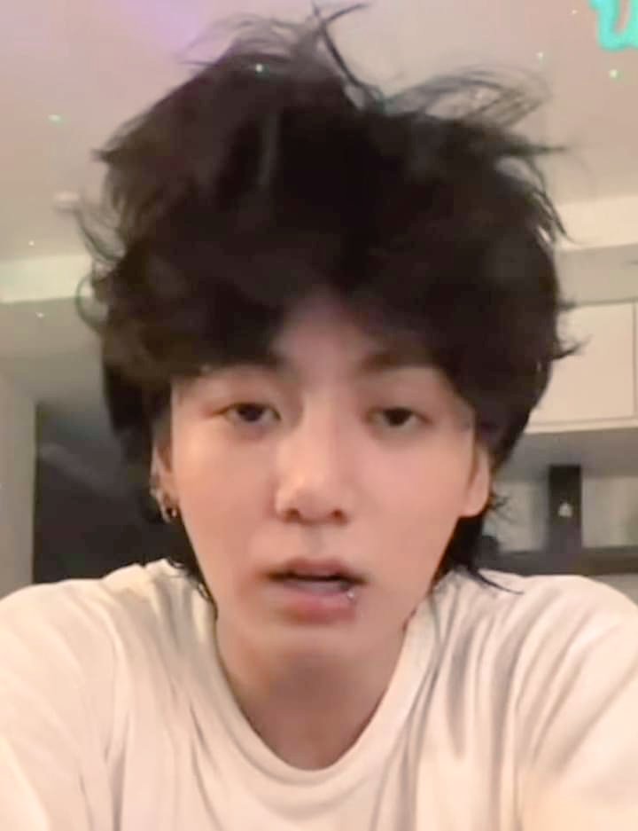 toloantl's tweet photo. #HappyBirthdayJungkook Út của chị thêm tuổi mới luôn vui vẻ hạnh phúc nhé. Mãi mãi là Út cưng yêu thương nhất của chị. #JK
#JungKook yêu thương
#정국아사랑해
#JungkookDay https://t.co/jWyfz7TOJd