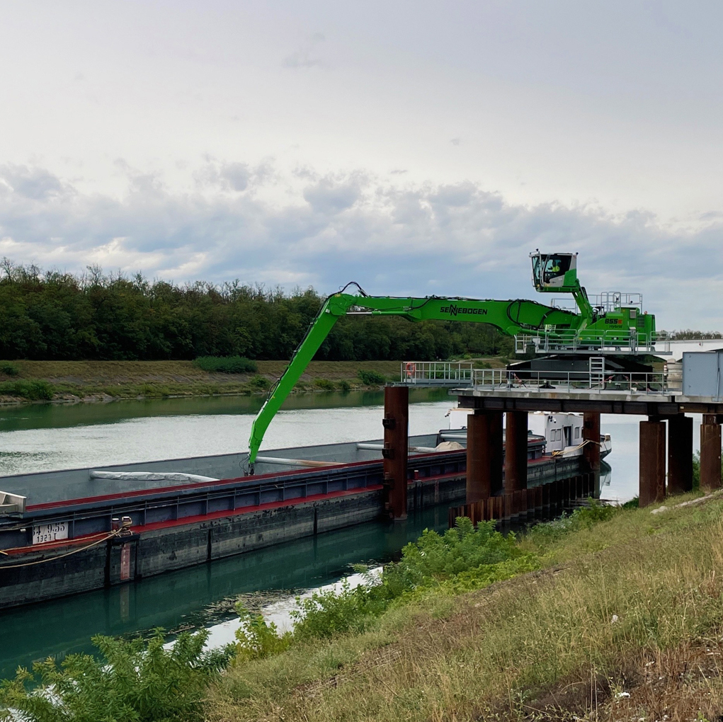 SENNEBOGEN_mk's tweet image. Environmentally friendly circular economy with stationary SENNEBOGEN electric excavators 840 E and 855 E 🔌♻
Read the full job-site report here: 👉 bit.ly/45w2XOh
Watch video here: 👉 youtu.be/3GgsIWmLFiM

#materialhandler #MOVEBIGTHINGS #SENNEBOGEN